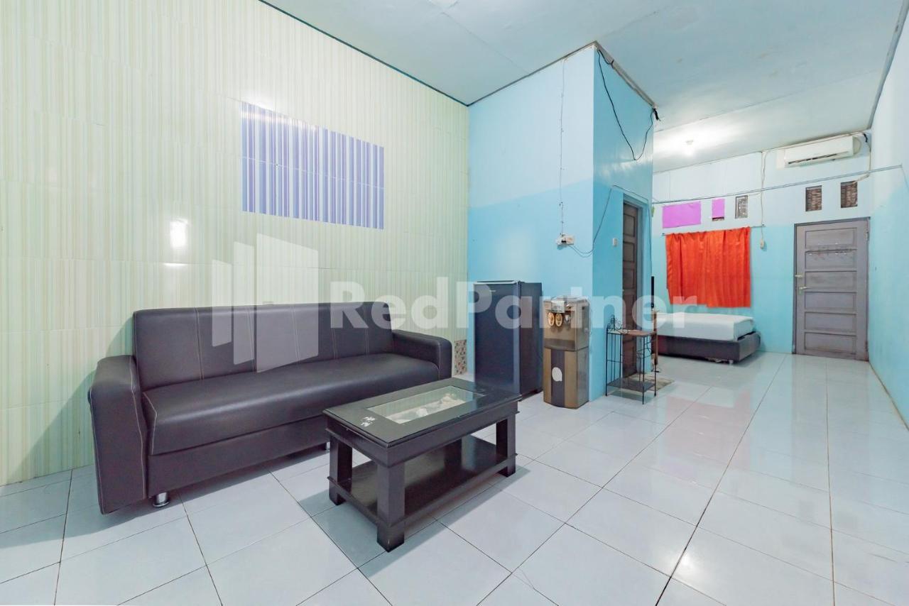 Ana Guest House Syariah Mitra Reddoorz Banjarbaru Buitenkant foto